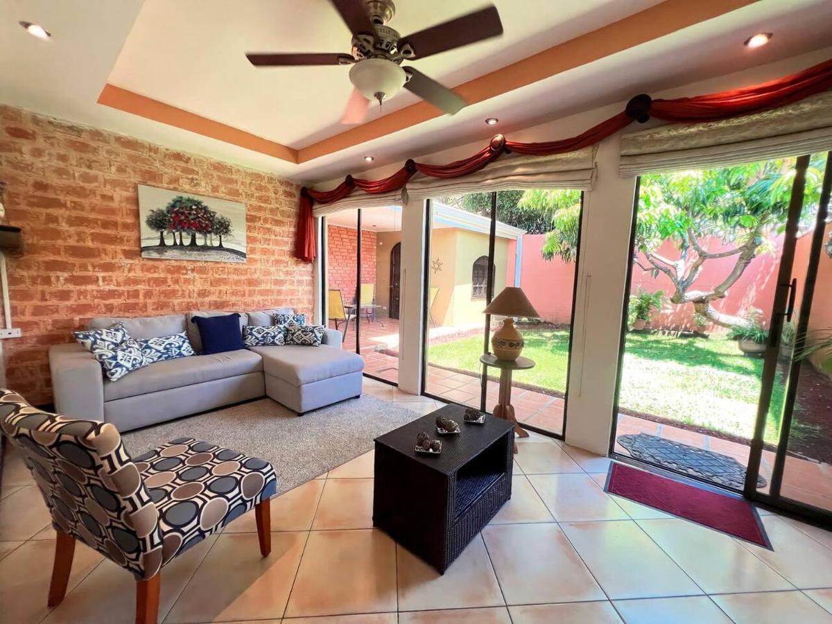 Beautiful Home W/ Backyard, Ac - Close To Airport Brasil Exterior foto